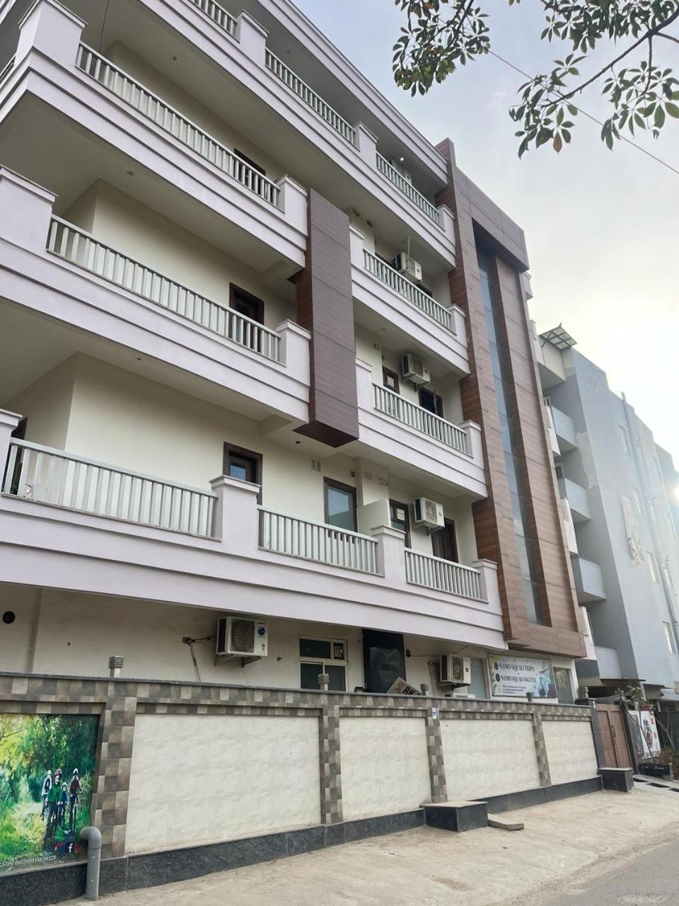 Aura Luxury Studio I Couple Friendly I Near Golf Course Road, Sector 57, Gurgaon Buitenkant foto