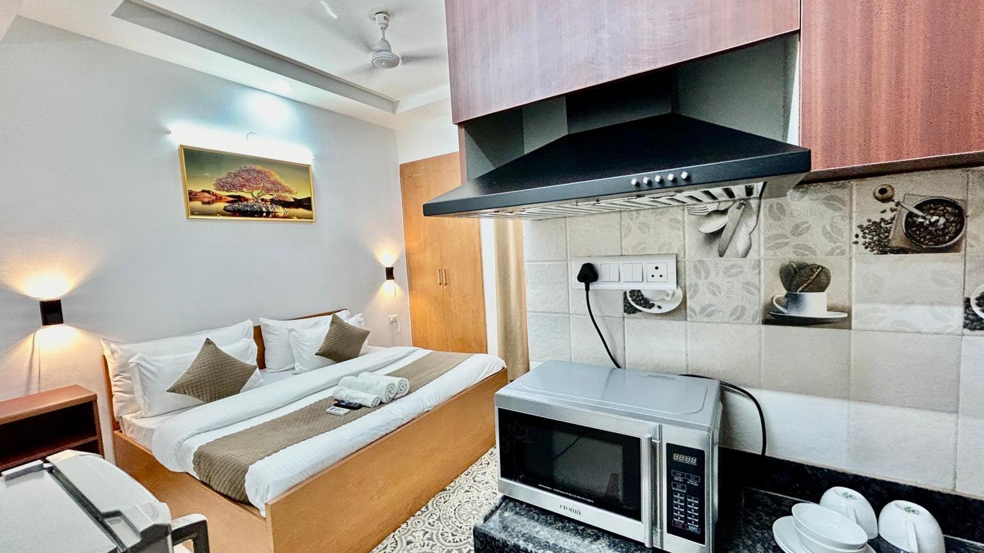 Aura Luxury Studio I Couple Friendly I Near Golf Course Road, Sector 57, Gurgaon Buitenkant foto